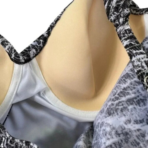 Miraclesuit Metallic Silver Chevron Python Siren OnePiece Swimsuit Size 8 NWT - Picture 7 of 14